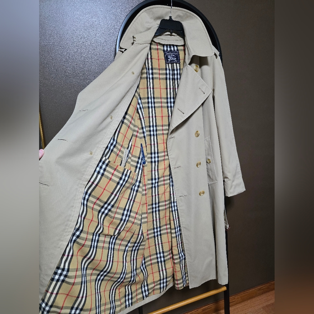Vintage Burberry Trench Coat, With Removable Wool Liner - Picture 5 of 15
